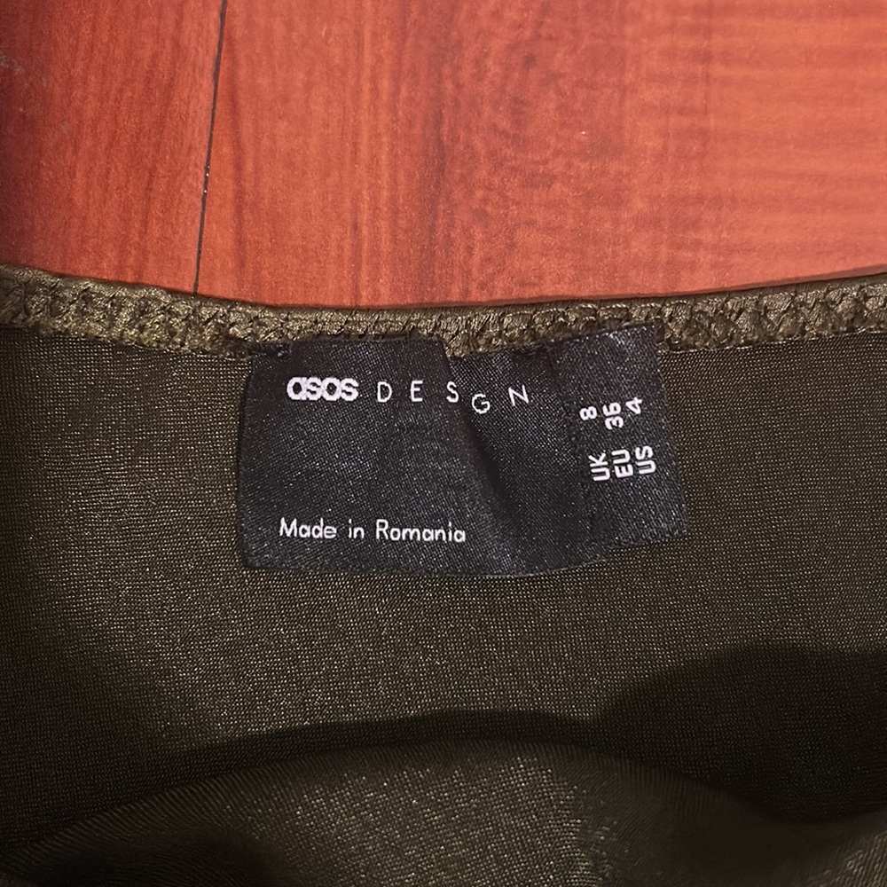 ASOS green silk mini skirt. Never worn - Picture 2 of 2